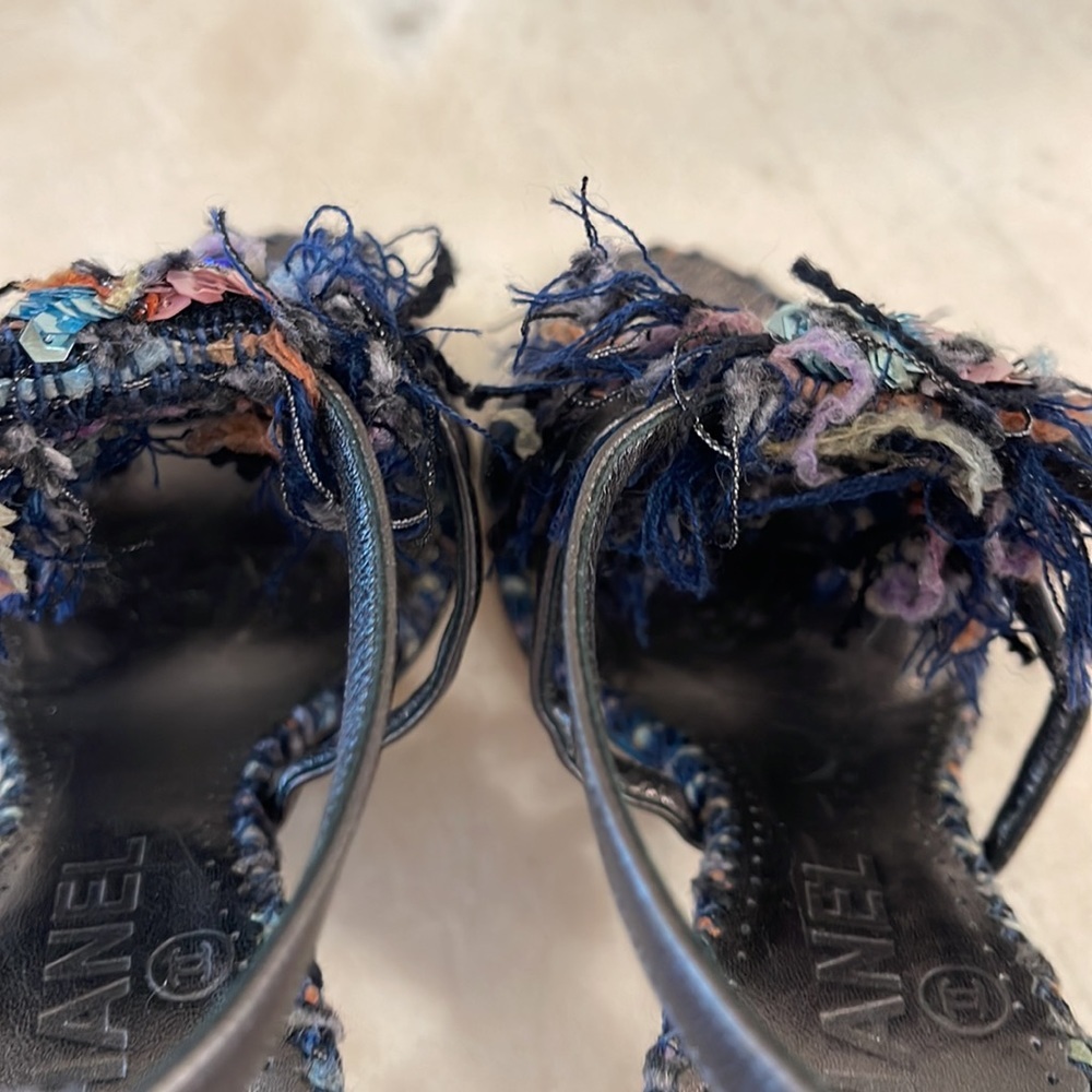 Chanel Rare Navy tweed and sequins Pewter leather Sandals Heels Size 7 US - Picture 8 of 16